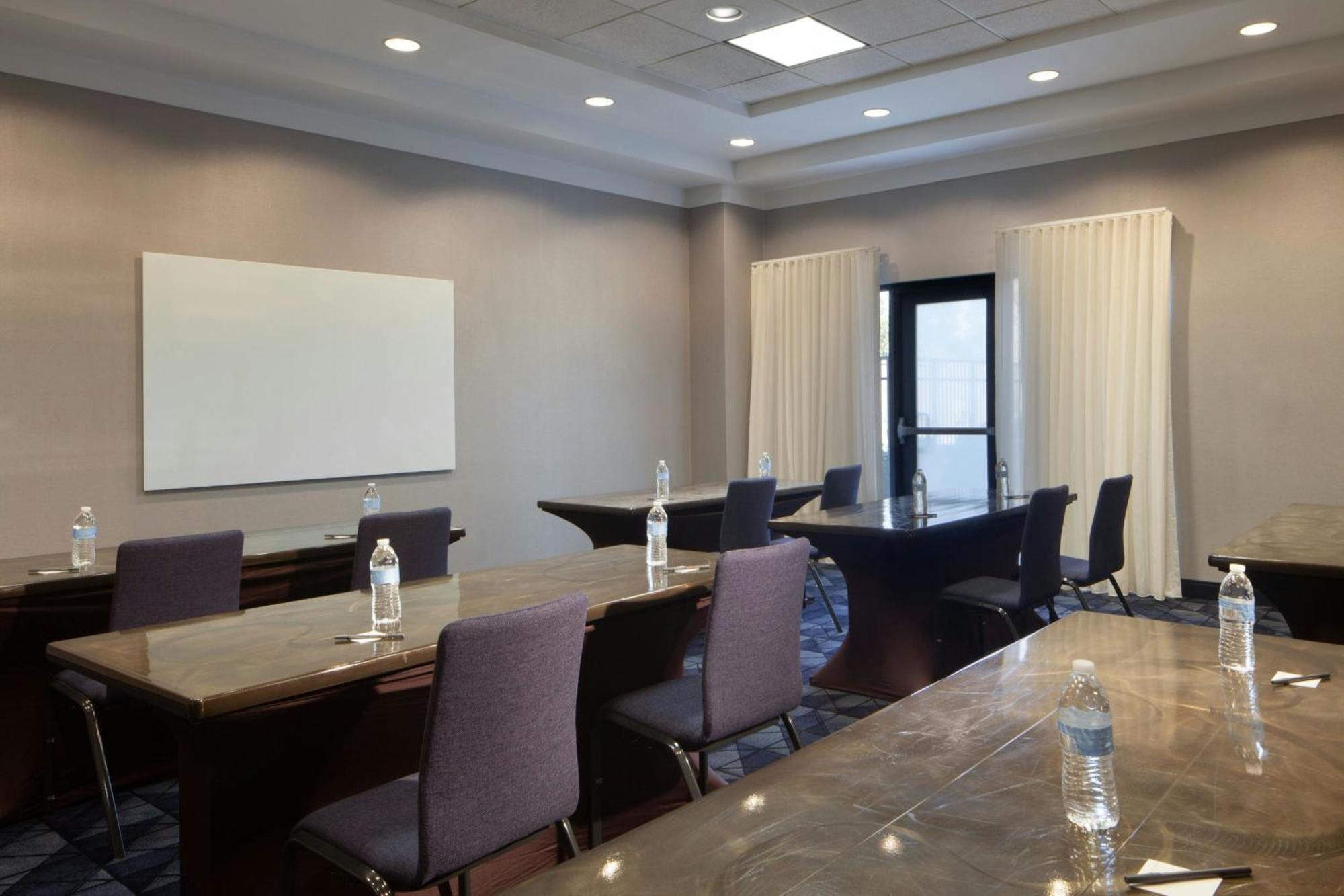 Courtyard By Marriott Newark Silicon Valley Exterior photo