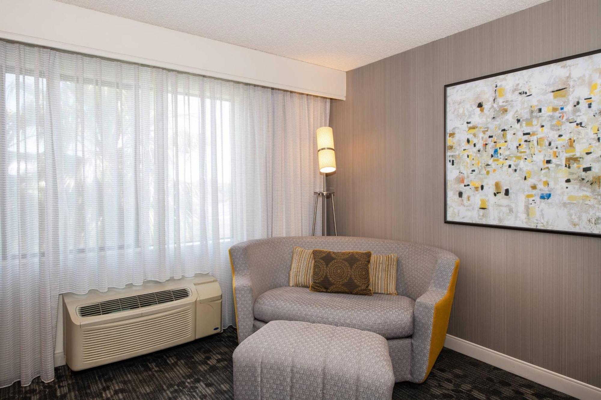 Courtyard By Marriott Newark Silicon Valley Exterior photo
