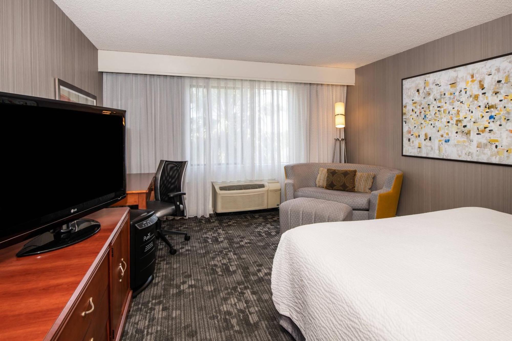 Courtyard By Marriott Newark Silicon Valley Exterior photo