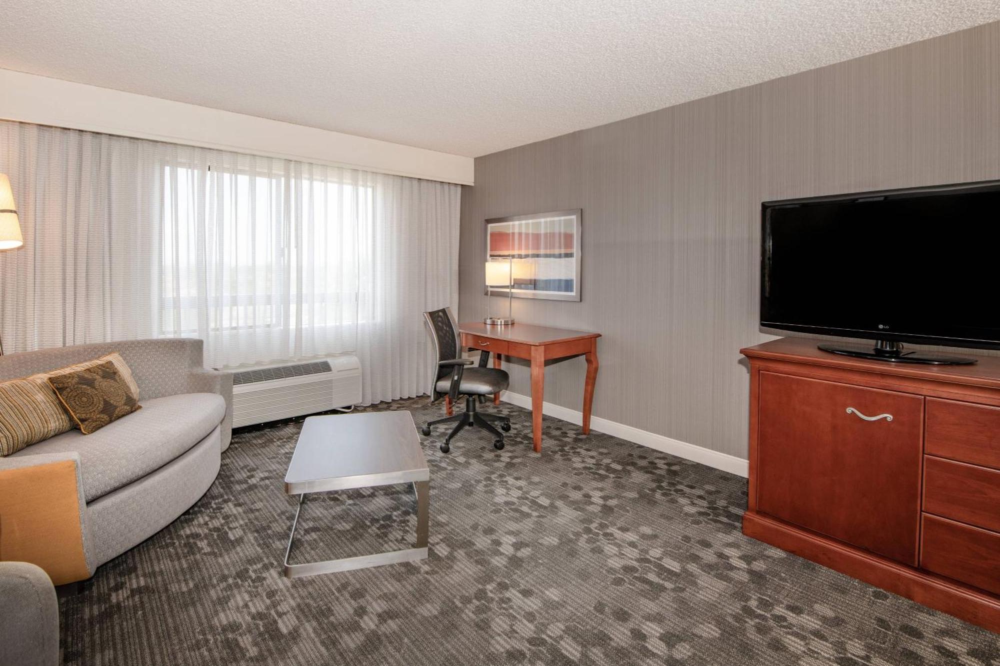 Courtyard By Marriott Newark Silicon Valley Exterior photo